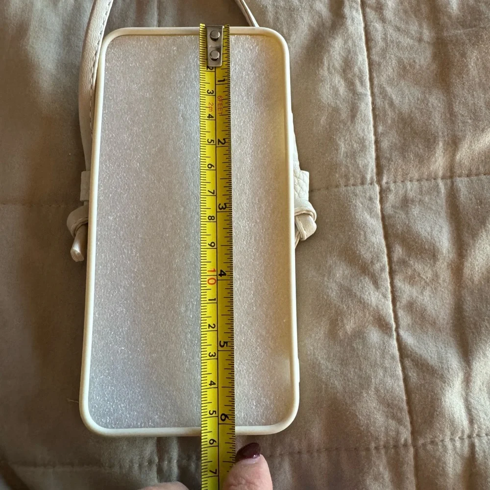 New never used Iphone case that fits 11 pro max 3